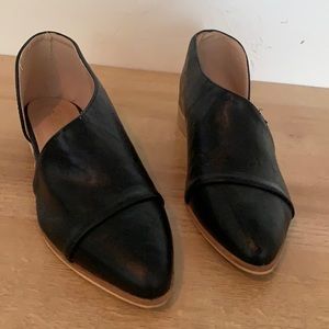 8.5W Black leather slip on shoe